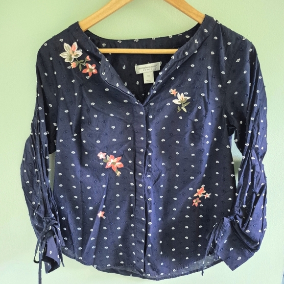 🍁Christopher & Banks Navy Pokadot Blouse With Pink Floral Embroidered - Medium - Picture 1 of 4